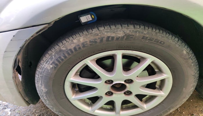 2012 Mahindra Verito 1.5 D6 EXECUTIVE BS-III, Diesel, Manual, 1,62,450 km, tyre