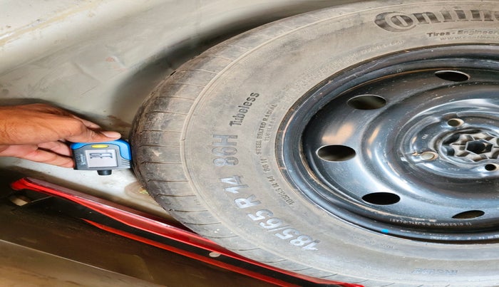 2012 Mahindra Verito 1.5 D6 EXECUTIVE BS-III, Diesel, Manual, 1,62,450 km, tyre