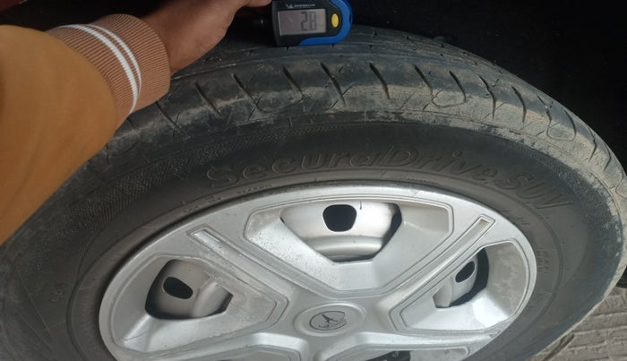 2018 Mahindra MARAZZO M2 8 STR, Diesel, Manual, 1,74,835 km, tyre