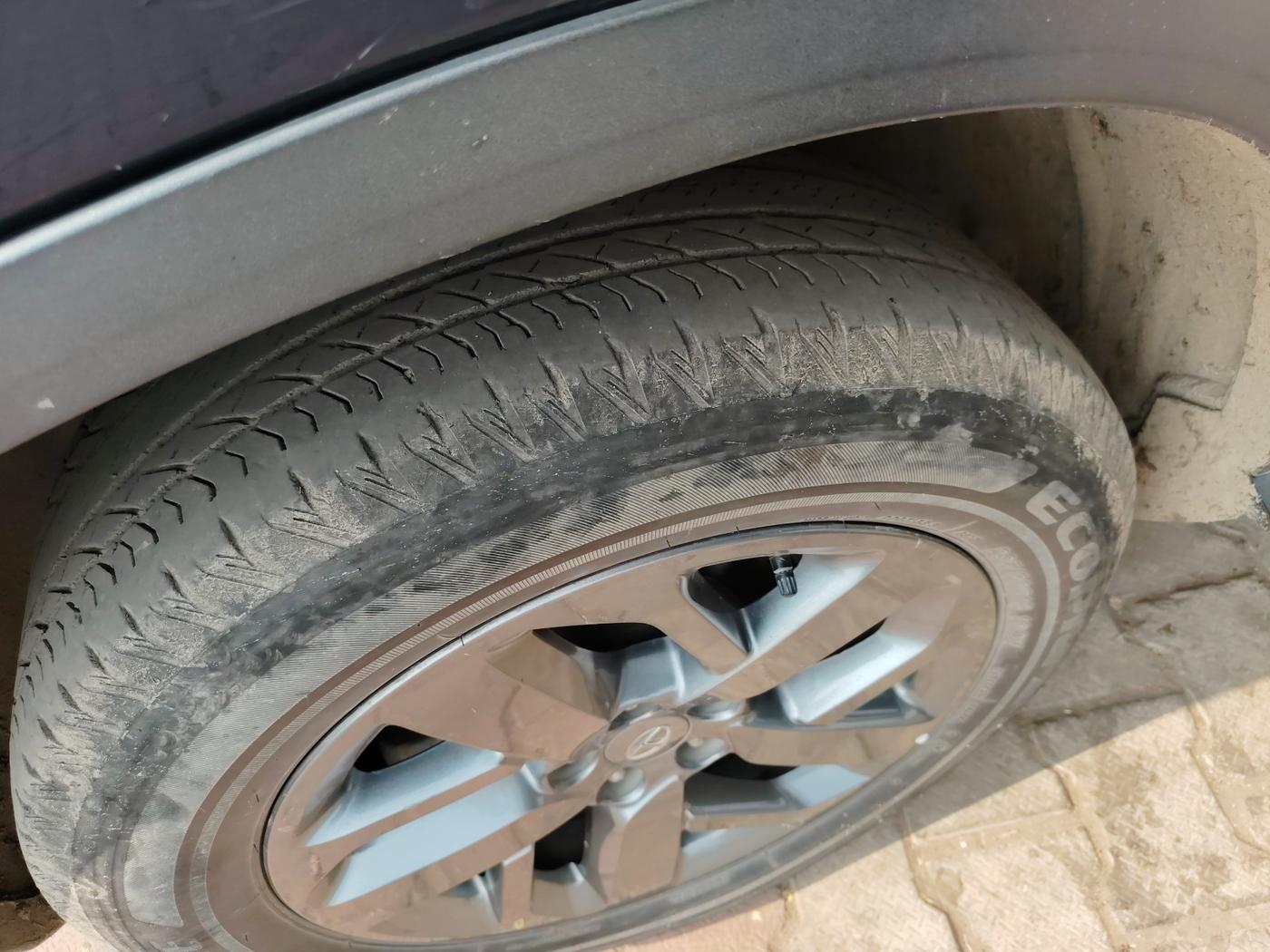 2021 Tata Safari XT, Diesel, Manual, 1,23,374 km, tyre