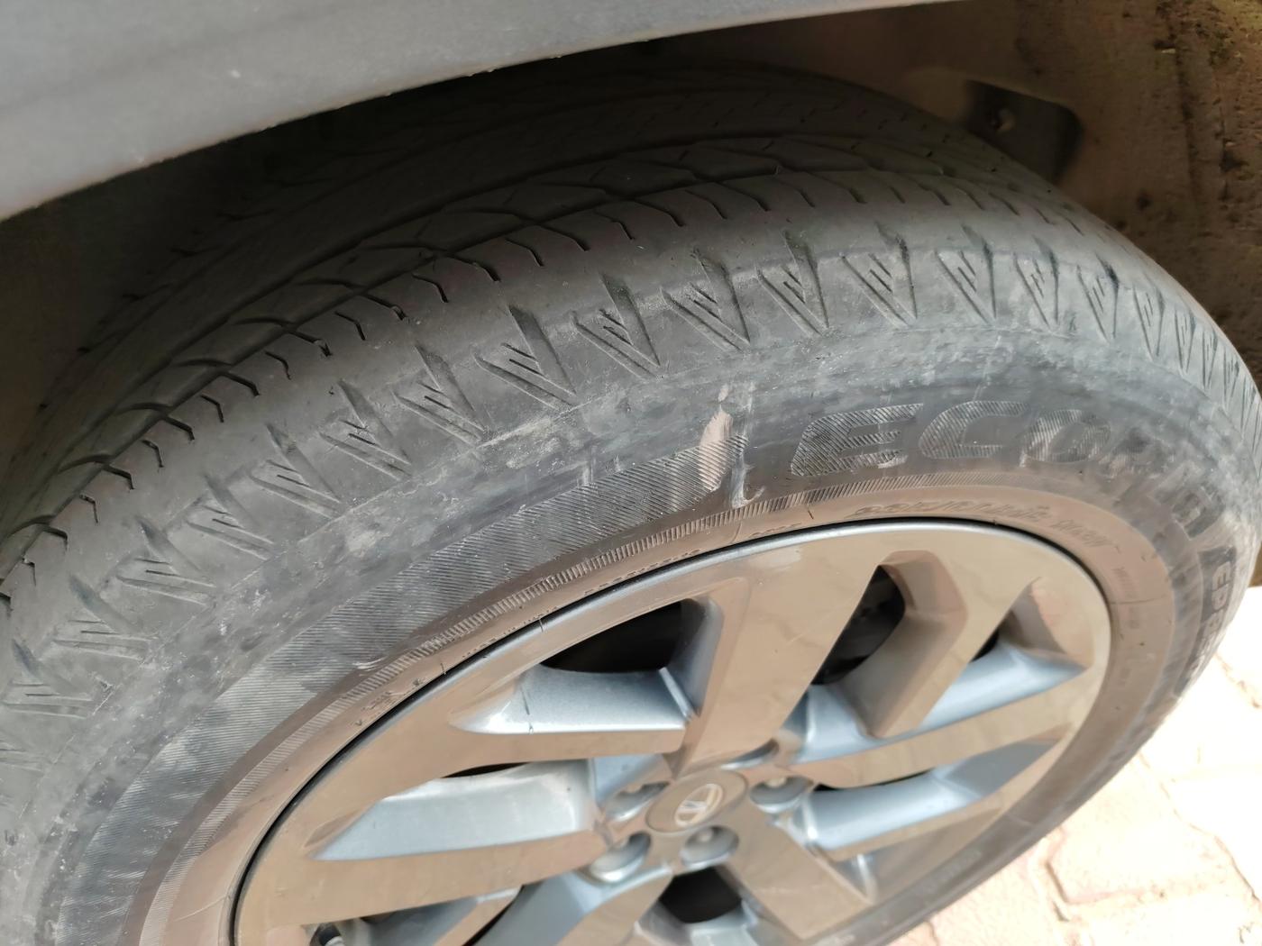 2021 Tata Safari XT, Diesel, Manual, 1,23,374 km, tyre