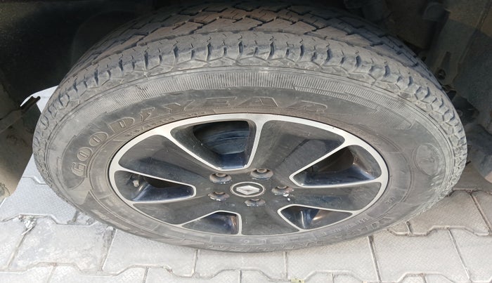 2017 Renault Duster 85 PS RXZ DIESEL, Diesel, Manual, 99,573 km, tyre