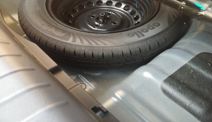 2022 Hyundai GRAND I10 NIOS ASTA 1.2 KAPPA VTVT CNG, Petrol, Manual, 8,210 km, tyre