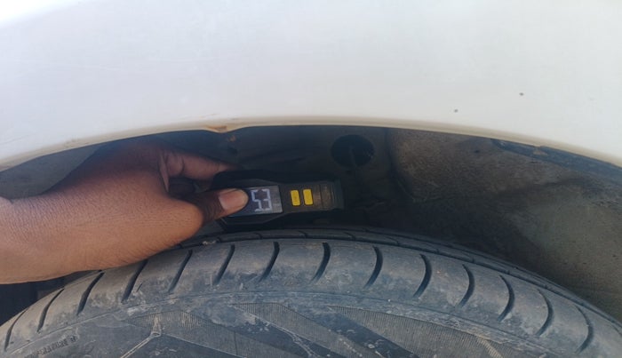 2016 Maruti Alto 800 LXI, Petrol, Manual, 1,32,682 km, tyre