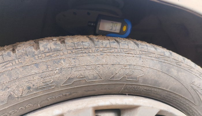 2012 Honda Brio EX MT, Petrol, Manual, 1,05,901 km, tyre