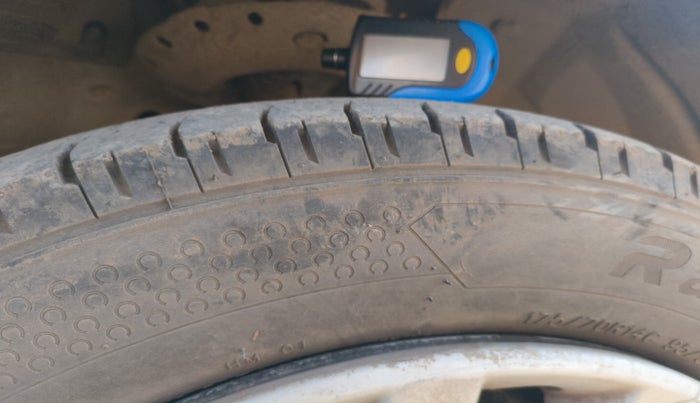 2012 Honda Brio EX MT, Petrol, Manual, 1,05,901 km, tyre