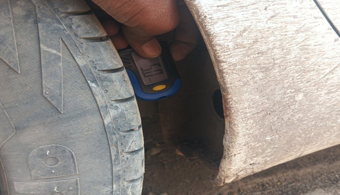 2013 Hyundai Eon MAGNA +, Petrol, Manual, 92,634 km, tyre