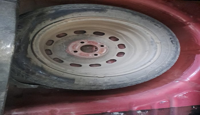 2011 Ford Figo TITANIUM 1.4 DIESEL, Diesel, Manual, 75,129 km, tyre