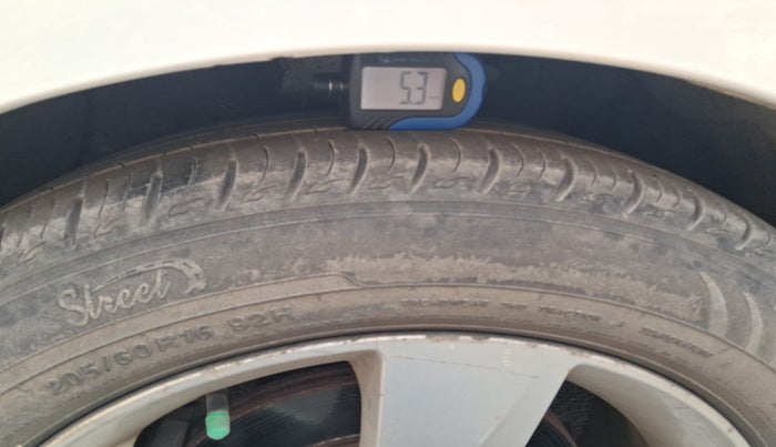 2012 Hyundai New Elantra 1.6 CRDI, Diesel, Manual, 1,09,244 km, tyre