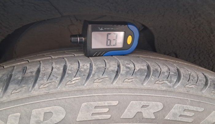 2012 Hyundai New Elantra 1.6 CRDI, Diesel, Manual, 1,09,244 km, tyre