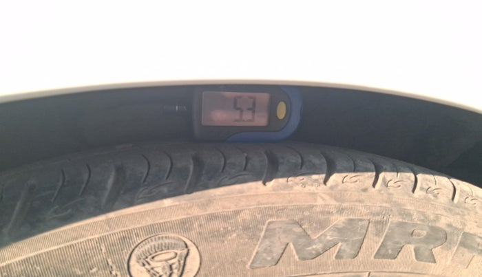 2012 Hyundai New Elantra 1.6 CRDI, Diesel, Manual, 1,09,244 km, tyre