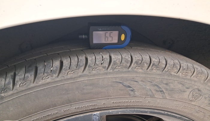 2012 Hyundai New Elantra 1.6 CRDI, Diesel, Manual, 1,09,244 km, tyre