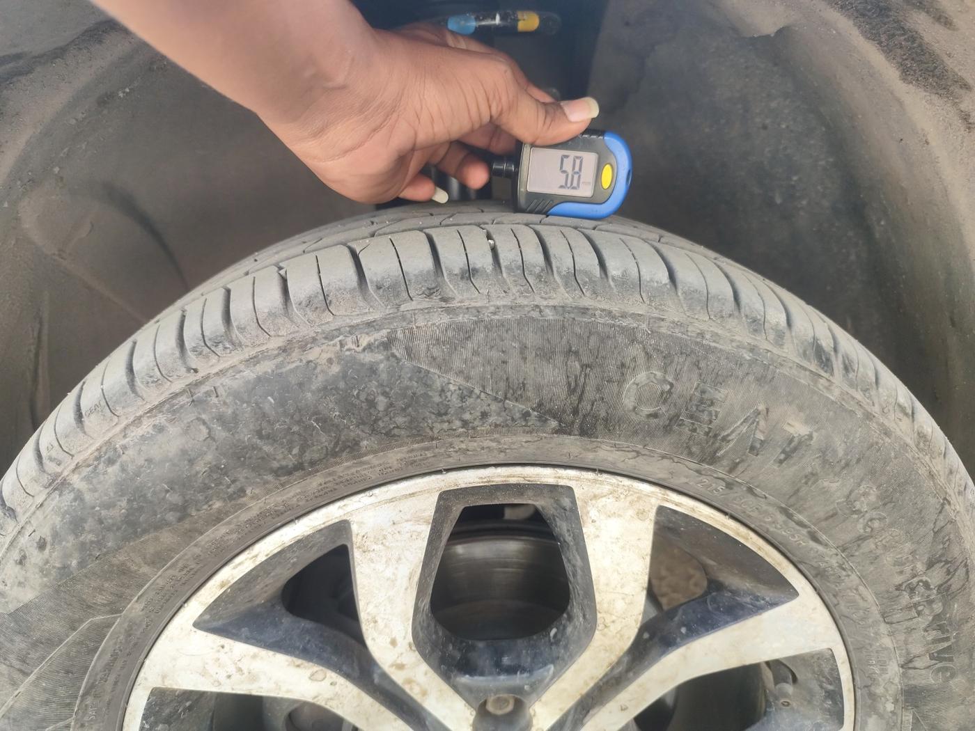 2014 Nissan Terrano XL (D), Diesel, Manual, 85,430 km, tyre