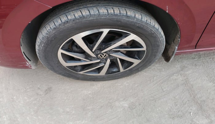 2024 Volkswagen VIRTUS TOPLINE TSI 1.0 AT, Petrol, Automatic, 14,916 km, tyre