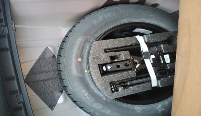 2024 Volkswagen VIRTUS TOPLINE TSI 1.0 AT, Petrol, Automatic, 14,916 km, tyre