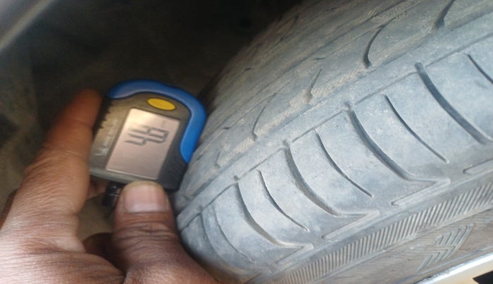 2012 Honda Brio S(O) MT, Petrol, Manual, 1,26,508 km, tyre