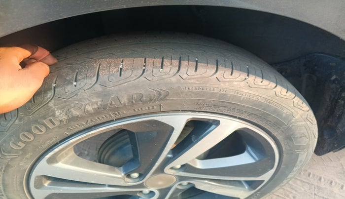 2022 Tata ALTROZ XZ PLUS PETROL, Petrol, Manual, 44,658 km, tyre