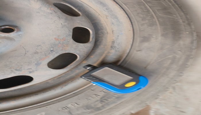 2013 Ford Classic LXI 1.4 DIESEL, Diesel, Manual, 1,59,427 km, tyre