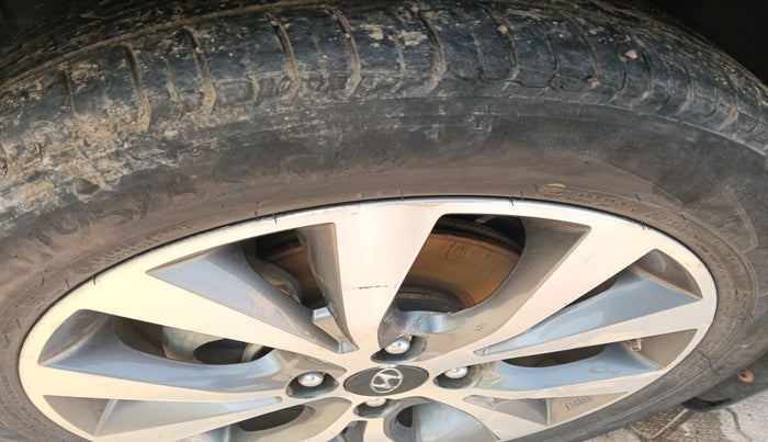 2015 Hyundai Verna FLUIDIC 1.6 CRDI S(O) 4S, Diesel, Manual, 1,52,303 km, tyre