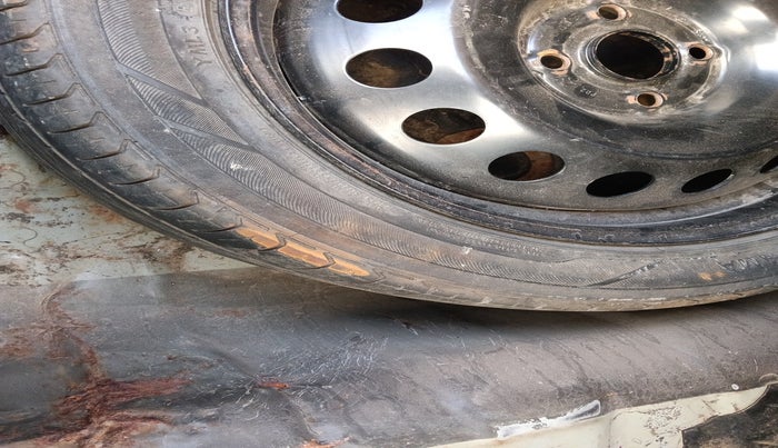 2015 Hyundai Verna FLUIDIC 1.6 CRDI S(O) 4S, Diesel, Manual, 1,52,303 km, tyre