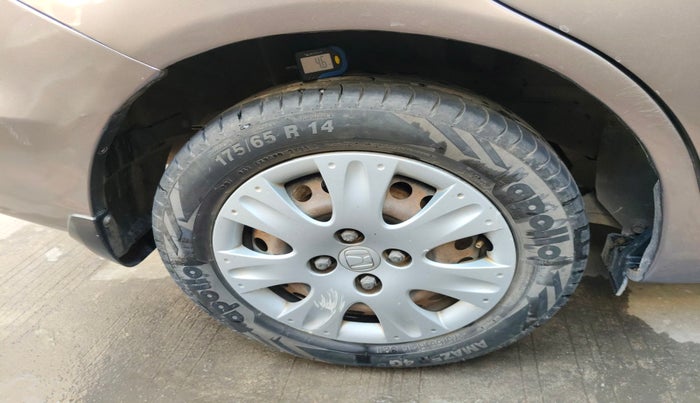 2014 Honda Amaze 1.2L I-VTEC S, Petrol, Manual, 1,30,155 km, tyre