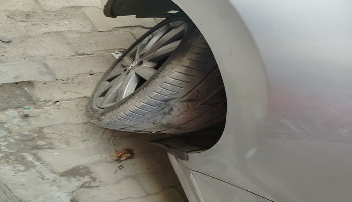 2019 Volkswagen Vento HIGHLINE 1.5 AT, Diesel, Automatic, 1,14,558 km, tyre