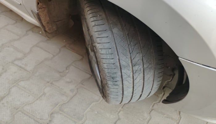 2019 Volkswagen Vento HIGHLINE 1.5 AT, Diesel, Automatic, 1,14,558 km, tyre