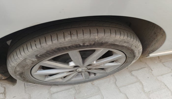 2019 Volkswagen Vento HIGHLINE 1.5 AT, Diesel, Automatic, 1,14,558 km, tyre