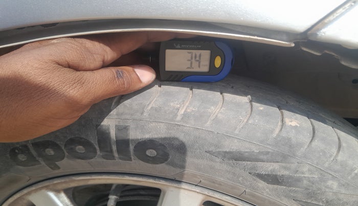 2012 Honda Brio V MT, Petrol, Manual, 1,45,938 km, tyre