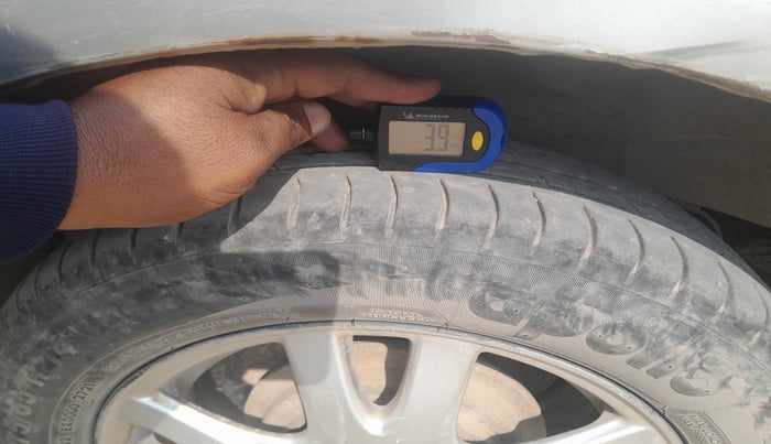 2012 Honda Brio V MT, Petrol, Manual, 1,45,938 km, tyre