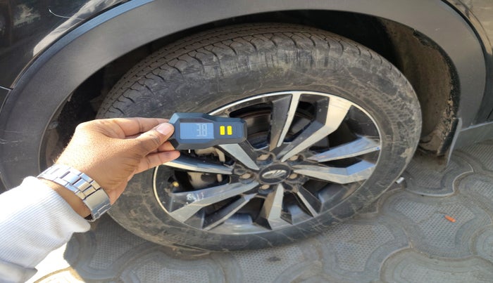 2021 Mahindra XUV300 W8 (O) 1.2 PETROL, Petrol, Manual, 57,697 km, tyre