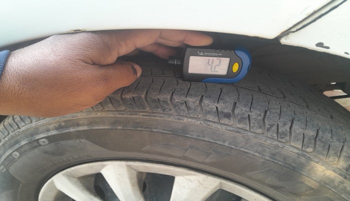 2017 Maruti Dzire LXI, Petrol, Manual, 1,62,549 km, tyre