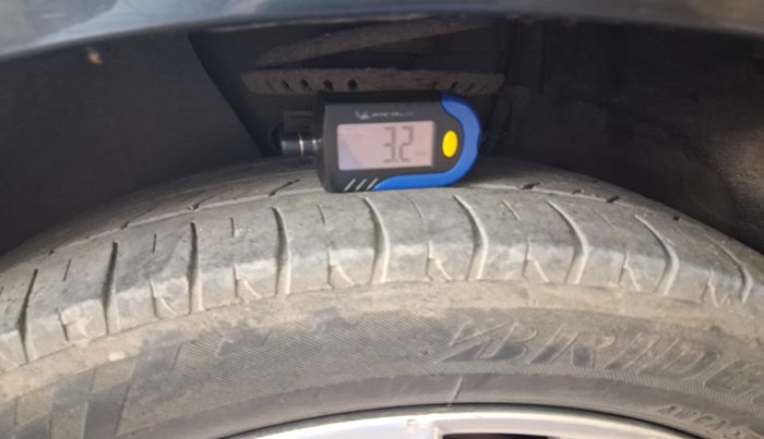 2016 Volkswagen Vento HIGHLINE 1.5 AT, Diesel, Automatic, 94,930 km, tyre