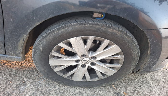 2014 Volkswagen Vento HIGHLINE DIESEL 1.5, Diesel, Manual, 1,69,798 km, tyre