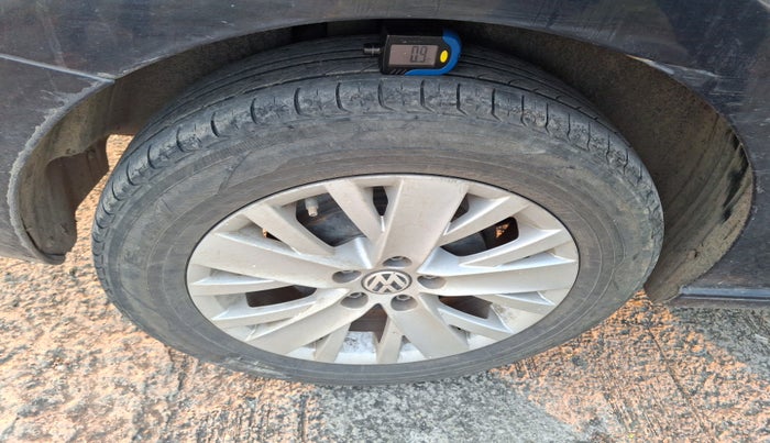 2014 Volkswagen Vento HIGHLINE DIESEL 1.5, Diesel, Manual, 1,69,798 km, tyre