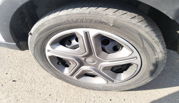 2018 Tata NEXON XT DIESEL, Diesel, Manual, 1,02,628 km, tyre