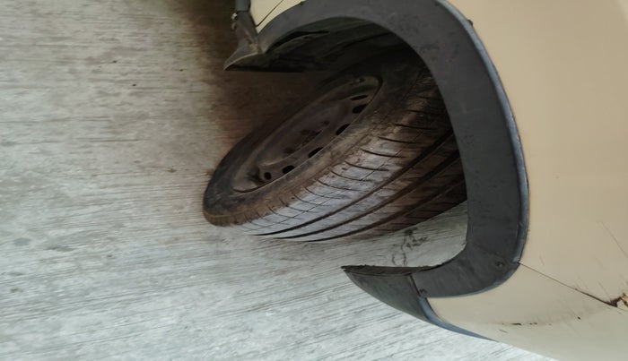 2016 Mahindra Kuv100 K4 D 6 STR, Diesel, Manual, 91,382 km, tyre