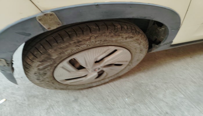 2016 Mahindra Kuv100 K4 D 6 STR, Diesel, Manual, 91,382 km, tyre