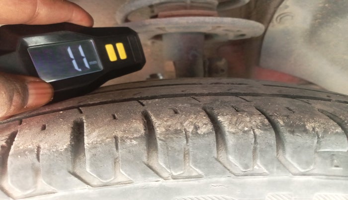 2017 Maruti Dzire VDI, Diesel, Manual, 1,35,141 km, tyre