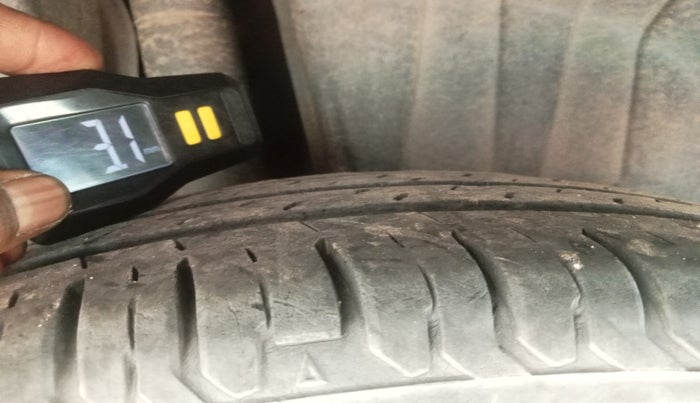 2017 Maruti Dzire VDI, Diesel, Manual, 1,35,141 km, tyre