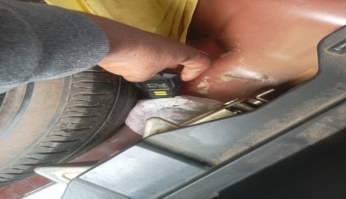 2017 Maruti Dzire VDI, Diesel, Manual, 1,35,141 km, tyre