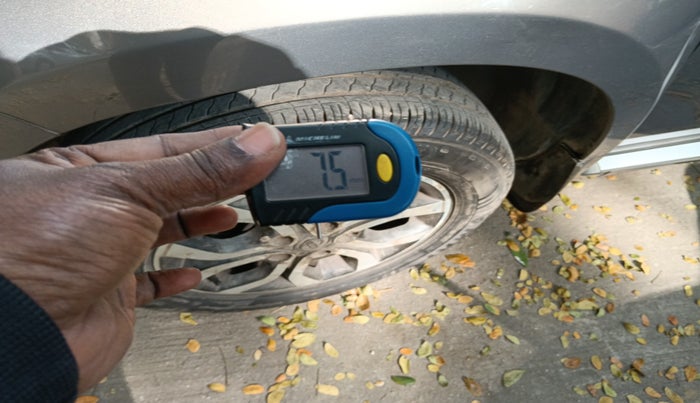 2014 Nissan Terrano XV D THP 110 PS, Diesel, Manual, 1,42,964 km, tyre