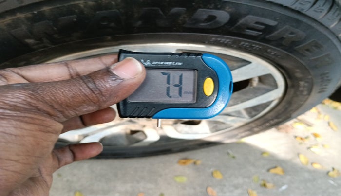 2014 Nissan Terrano XV D THP 110 PS, Diesel, Manual, 1,42,964 km, tyre