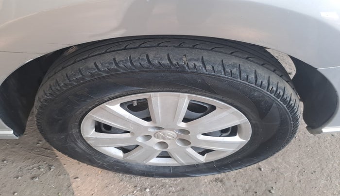 2012 Volkswagen Vento COMFORTLINE DIESEL 1.6, Diesel, Manual, 1,19,773 km, tyre