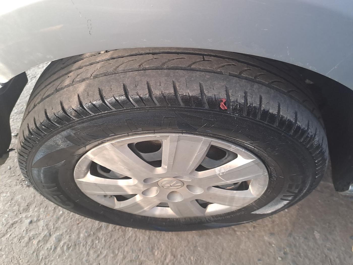 2012 Volkswagen Vento COMFORTLINE DIESEL 1.6, Diesel, Manual, 1,19,773 km, tyre