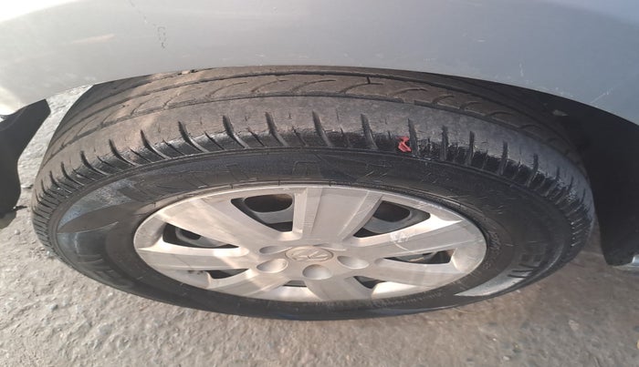 2012 Volkswagen Vento COMFORTLINE DIESEL 1.6, Diesel, Manual, 1,19,773 km, tyre