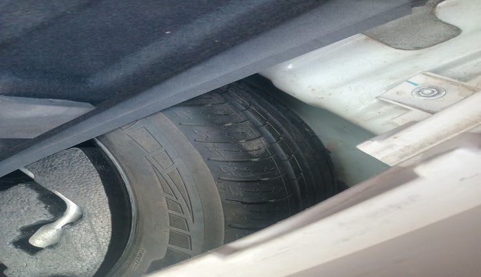 2019 Mahindra XUV300 W8 (O) 1.5 DIESEL, Diesel, Manual, 1,28,150 km, tyre