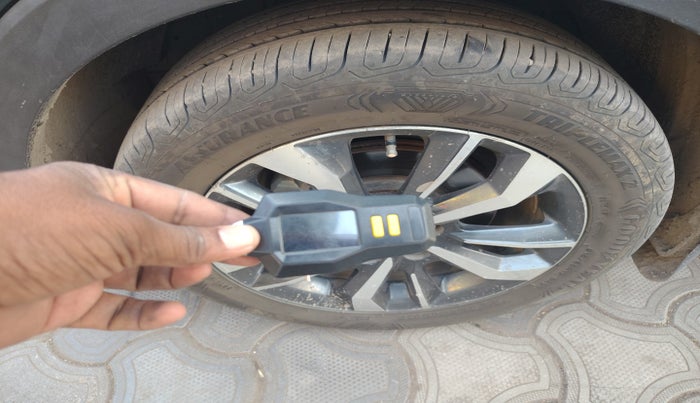 2021 Mahindra XUV300 W8 (O) 1.5 DIESEL, Diesel, Manual, 57,058 km, tyre