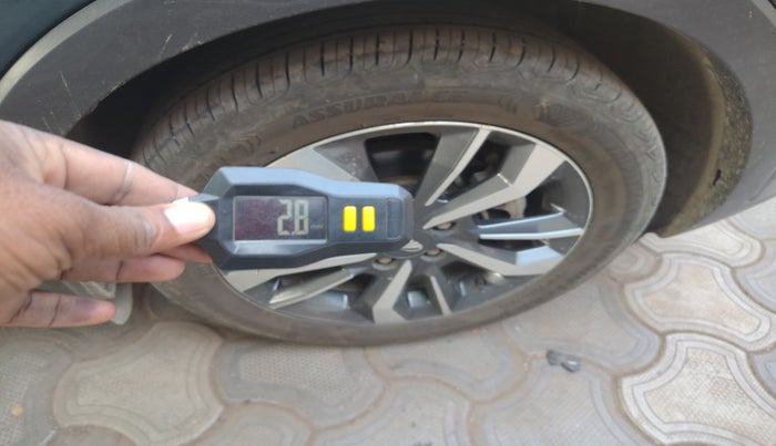 2021 Mahindra XUV300 W8 (O) 1.5 DIESEL, Diesel, Manual, 57,058 km, tyre