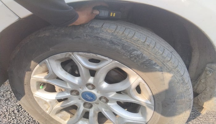 2014 Ford Ecosport TITANIUM 1.5L DIESEL, Diesel, Manual, 1,93,352 km, tyre